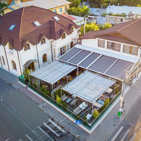 Hotel Eden Rimnicu Sarat Exterior foto