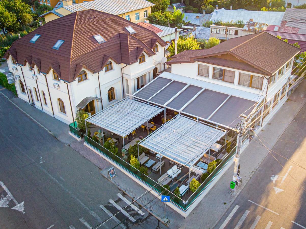 Hotel Eden Rimnicu Sarat Exterior foto